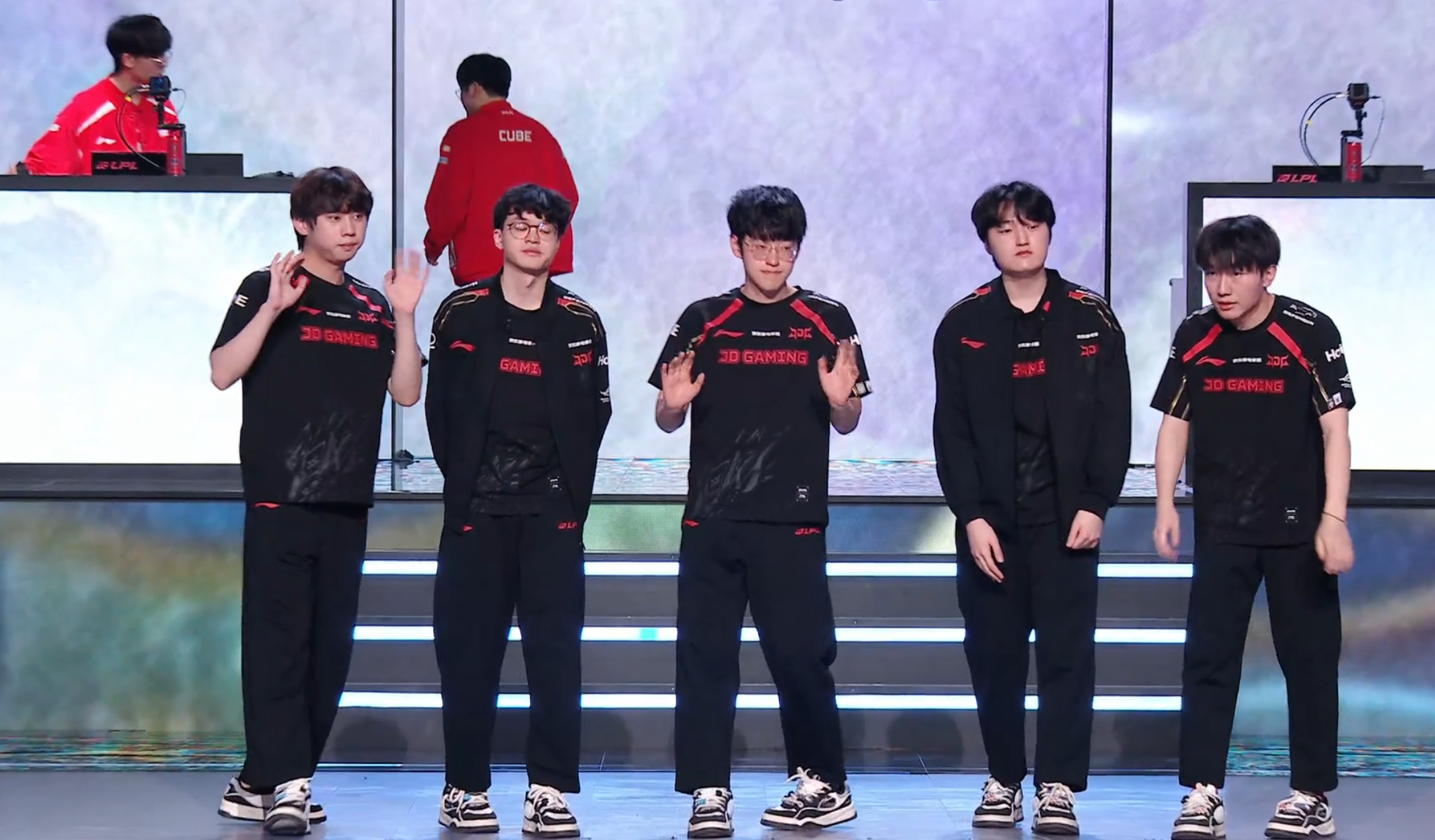 开云体育app-EG险胜C9，Scout团战一打五顶尖较量全球总决赛，留下经典瞬间的简单介绍