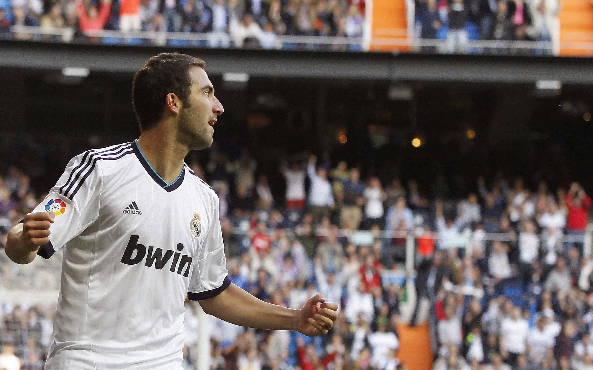 街道上的瑞士钟表，F1焦点战中喀麦隆的遗憾与瑞士的精准胜利