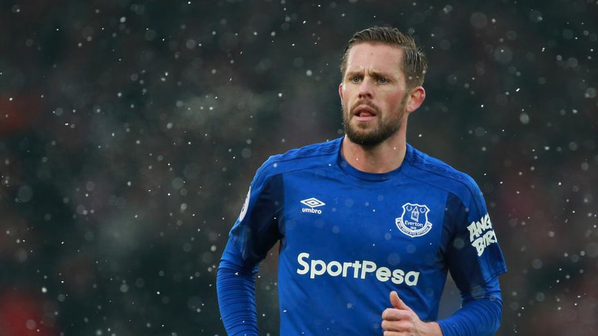 赛道与球场，乔治的双重接管